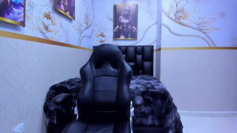 Snapshot of alicee_mature chatting on April 12, 7:08 pm alicee online show from April 12, 7:08 pm