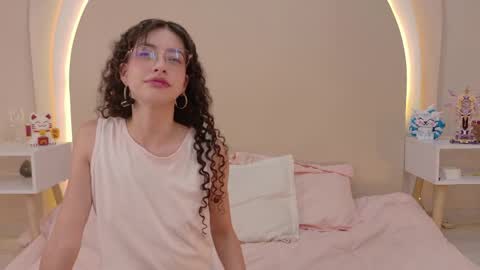 alice online show from May 8, 4:45 pm