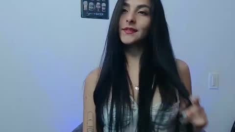 Snapshot of alicee_roos chatting on January 15, 8:48 pm Alice online show from January 15, 8:48 pm