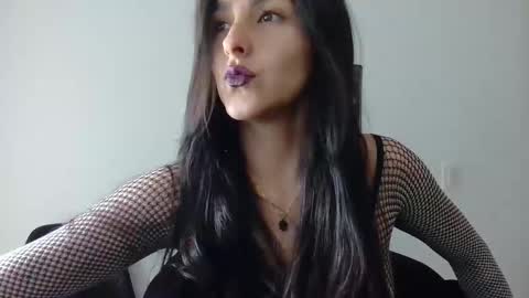 Snapshot of alicee_roos chatting on February 17, 8:04 pm Alice online show from February 17, 8:04 pm