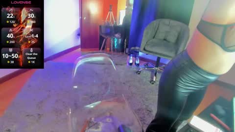 Snapshot of alicee_roos chatting on March 4, 10:05 pm Alice online show from March 4, 10:05 pm