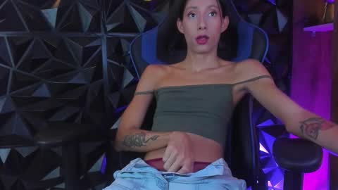 Snapshot of alicee_salvatore chatting on March 12, 2:50 am Alice Salvatore online show from March 12, 2:50 am