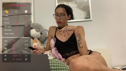 Snapshot of alicee_salvatore chatting on March 25, 12:27 am Alice Salvatore online show from March 25, 12:27 am