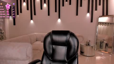Snapshot of aliceharperx chatting on December 13, 7:58 am Alice online show from December 13, 7:58 am
