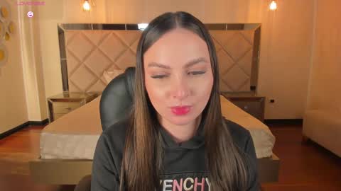 Snapshot of aliceharperx chatting on February 18, 7:10 am Alice online show from February 18, 7:10 am