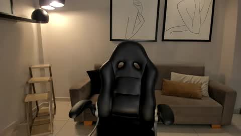 Alice online show from September 18, 7:05 pm