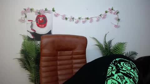 Snapshot of aliceinks chatting on February 7, 7:01 am AliceInks online show from February 7, 7:01 am