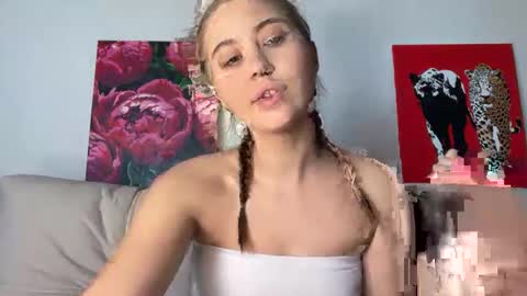 aliceinlustland online show from May 15, 1:07 pm
