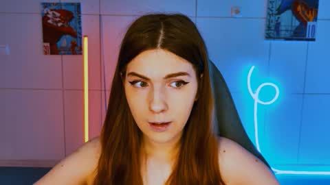 Snapshot of aliceinredsquare_ chatting on September 28, 5:13 am Alice online show from September 28, 5:13 am