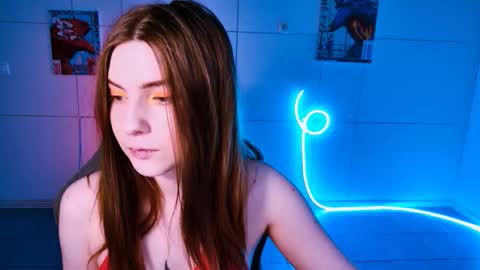 Snapshot of aliceinredsquare_ chatting on October 1, 5:02 am Alice online show from October 1, 5:02 am