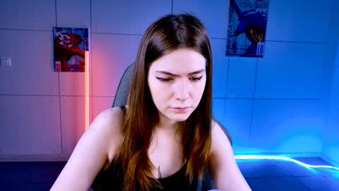 Snapshot of aliceinredsquare_ chatting on October 13, 5:07 am Alice online show from October 13, 5:07 am