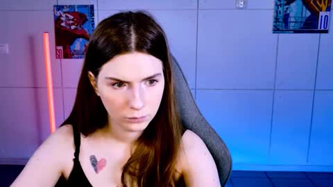 Snapshot of aliceinredsquare_ chatting on October 16, 5:19 am Alice online show from October 16, 5:19 am