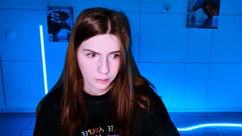 Snapshot of aliceinredsquare_ chatting on October 17, 5:10 am Alice online show from October 17, 5:10 am