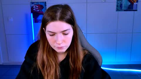 Snapshot of aliceinredsquare_ chatting on October 31, 5:08 am Alice online show from October 31, 5:08 am