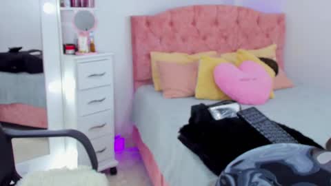 Snapshot of alicekiing_ chatting on February 12, 3:07 am ALICEKIING online show from February 12, 3:07 am
