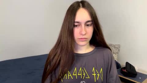 Snapshot of alicekollt chatting on April 21, 2:51 am alicekollt online show from April 21, 2:51 am