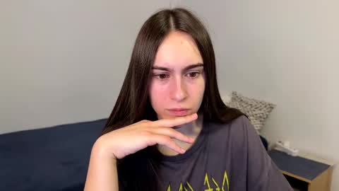 Snapshot of alicekollt chatting on May 4, 1:56 am alicekollt online show from May 4, 1:56 am