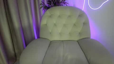 AliceLevine online show from May 20, 4:18 am