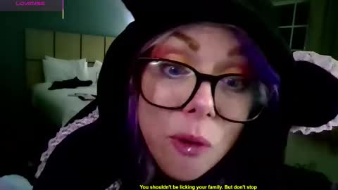 Snapshot of aliceliddell710 chatting on April 11, 5:01 am Alice Liddell online show from April 11, 5:01 am