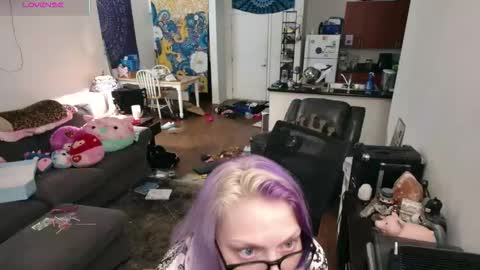 Snapshot of aliceliddell710 chatting on April 15, 12:06 am Alice Liddell online show from April 15, 12:06 am