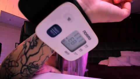 Alice online show from November 11, 1:44 pm