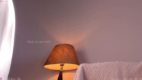 Snapshot of alicelu_ chatting on March 9, 11:58 am Elle online show from March 9, 11:58 am