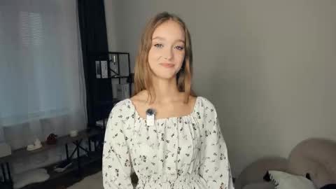 Snapshot of alicemelison chatting on October 6, 8:34 am Serena online show from October 6, 8:34 am
