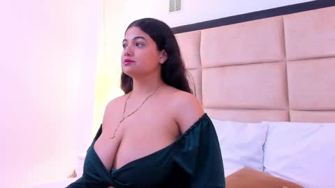 Alice Morelli  online show from May 20, 1:45 am