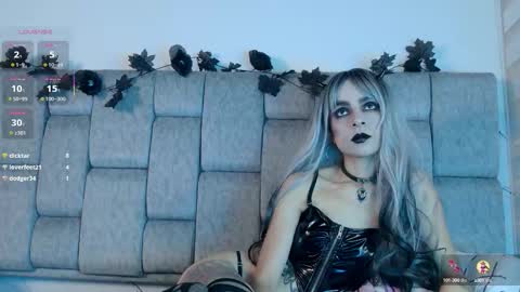 alicenoir_ online show from October 7, 11:35 pm