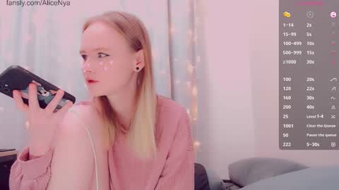 Snapshot of alicenya chatting on February 26, 5:39 am Alice online show from February 26, 5:39 am