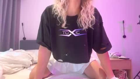 AlicePinkhead online show from October 16, 8:26 am