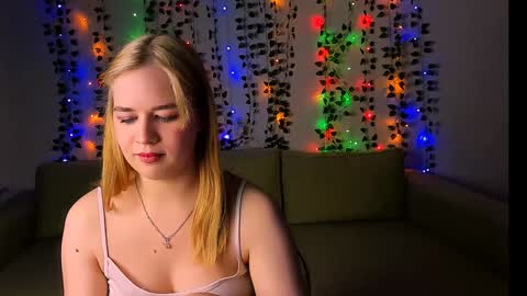 Snapshot of alicepopsy chatting on February 2, 1:08 pm Alice online show from February 2, 1:08 pm