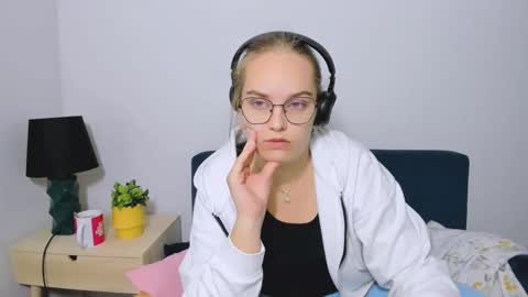 alicesensitive online show from October 5, 4:22 am