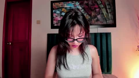 Alice Thompsom online show from April 28, 1:37 am