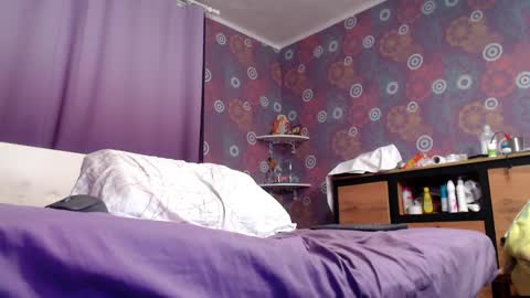 Snapshot of alicewetsquirt chatting on March 6, 8:48 pm alicewetsquirt online show from March 6, 8:48 pm