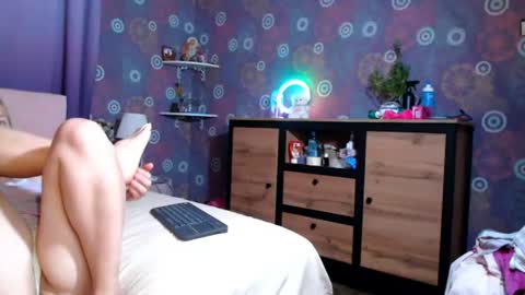 Snapshot of alicewetsquirt chatting on July 23, 8:07 pm alicewetsquirt online show from July 23, 8:07 pm