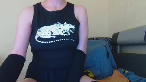 Snapshot of alicewoolfy chatting on May 22, 11:10 pm AliceWoolfy online show from May 22, 11:10 pm