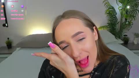 Mia online show from October 24, 1:46 am