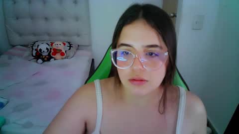 Snapshot of alicia_hotxx chatting on December 8, 10:03 pm alison online show from December 8, 10:03 pm