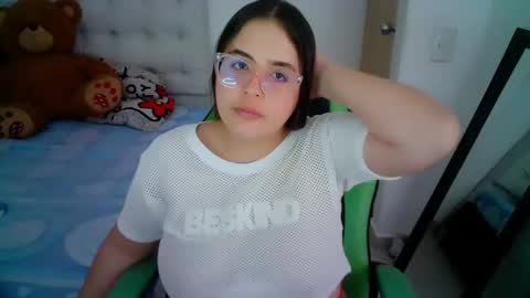 Snapshot of alicia_hotxx chatting on December 19, 6:23 pm alison online show from December 19, 6:23 pm