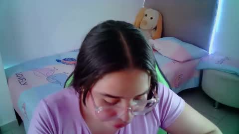 Snapshot of alicia_hotxx chatting on January 19, 8:41 pm alison online show from January 19, 8:41 pm