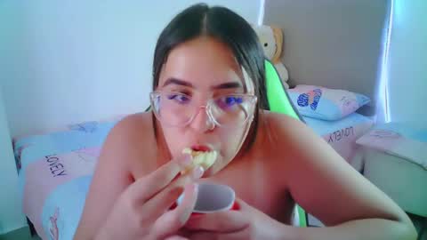 Snapshot of alicia_hotxx chatting on January 23, 9:18 pm alison online show from January 23, 9:18 pm