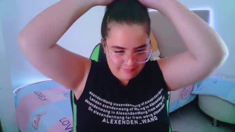 Snapshot of alicia_hotxx chatting on January 25, 6:13 pm alison online show from January 25, 6:13 pm