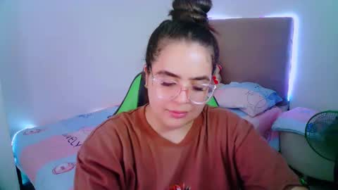 Snapshot of alicia_hotxx chatting on February 2, 5:59 pm alison online show from February 2, 5:59 pm