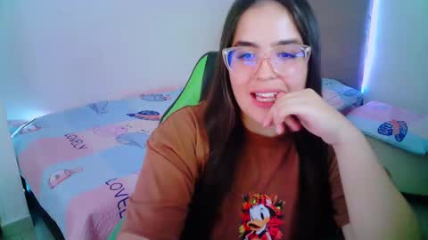 Snapshot of alicia_hotxx chatting on February 2, 9:34 pm alison online show from February 2, 9:34 pm