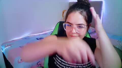 Snapshot of alicia_hotxx chatting on February 3, 6:39 pm alison online show from February 3, 6:39 pm