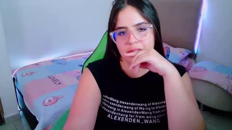 Snapshot of alicia_hotxx chatting on February 3, 9:50 pm alison online show from February 3, 9:50 pm