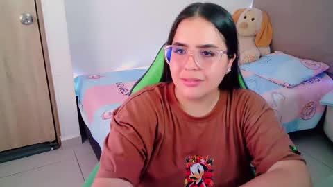 Snapshot of alicia_hotxx chatting on February 4, 11:06 pm alison online show from February 4, 11:06 pm