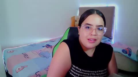 Snapshot of alicia_hotxx chatting on February 6, 9:06 pm alison online show from February 6, 9:06 pm