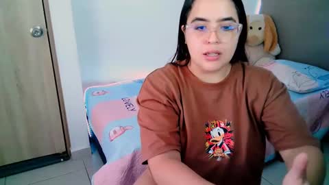 Snapshot of alicia_hotxx chatting on February 7, 8:53 pm alison online show from February 7, 8:53 pm